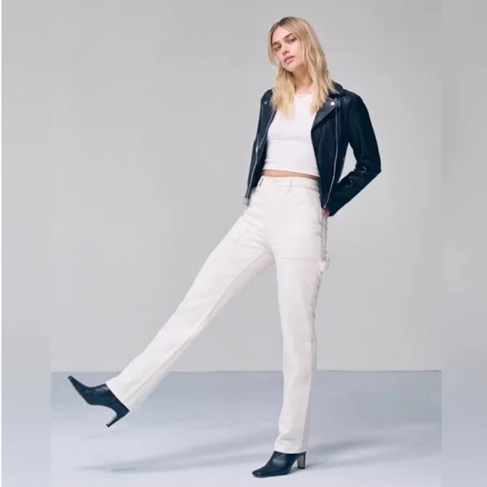 Abercrombie 90s straight ultra high rise jeans. Cream cargo style pockets